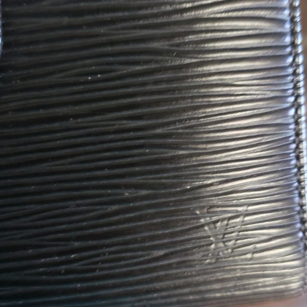 EUC LV EPI KISSLOCK WALLET